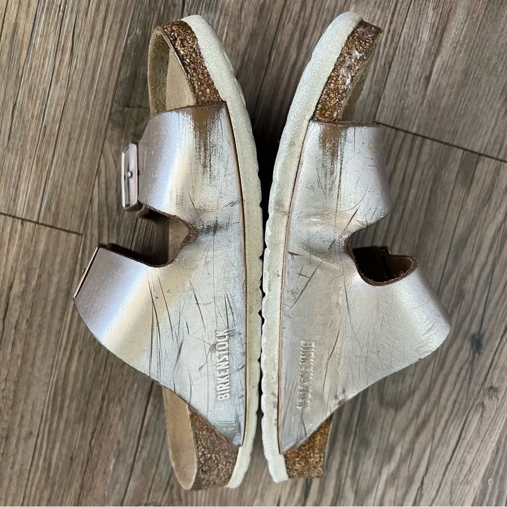 N/A iconic sandal